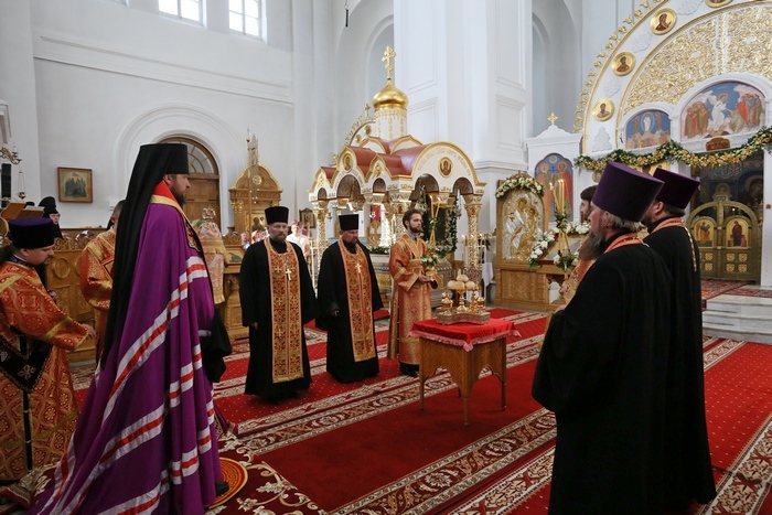 13-Праздничное Всенощное бдение.jpg